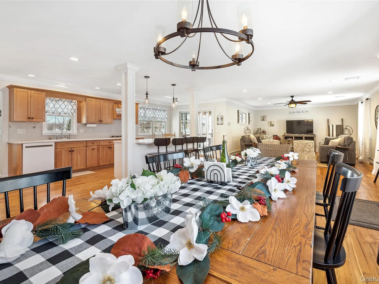 4 bed, 2.5 bath, 2100 sqft, $9,500 — Photo 3