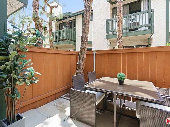 4th image of 840 20th St Unit 9