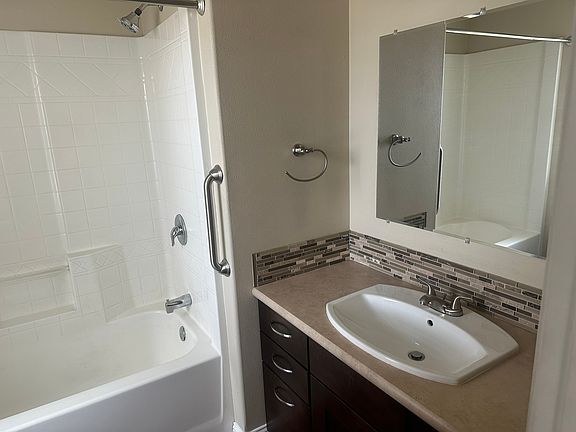 5th image of 209 E Park Ave #B