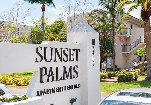 Sunset Palms Apartments Photo 1