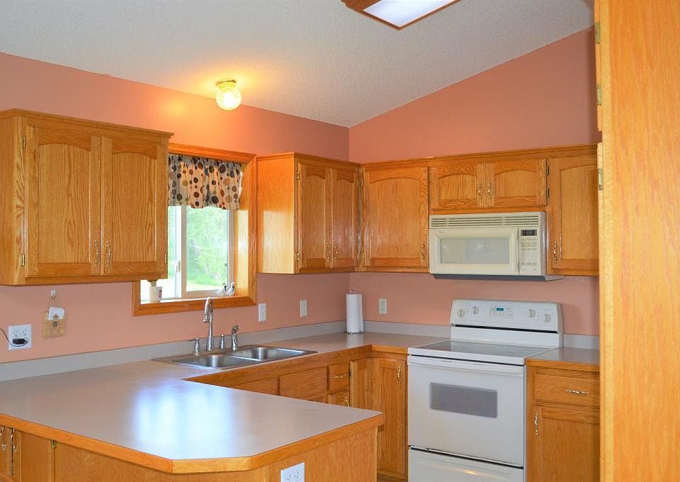 1st image of 565 W 11th St