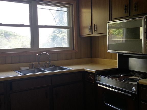 5th image of 412 NE Broadview Dr