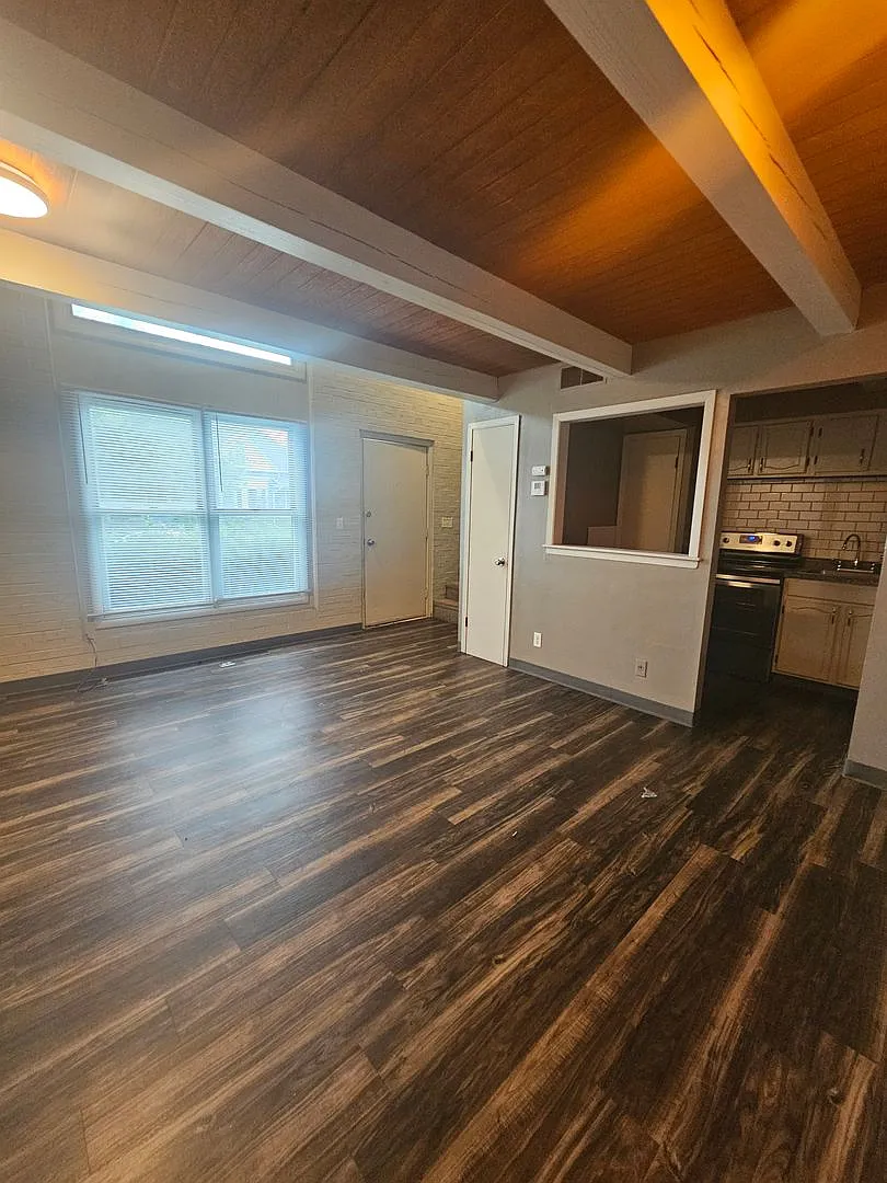1819 Pershing Ave. — Photo 3
