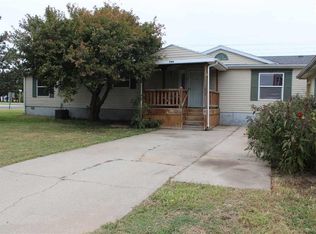 242 Lakeview Dr, McPherson, KS 67460