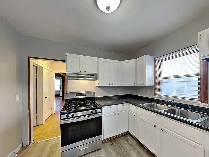 891 Hazelwood St — Photo 6