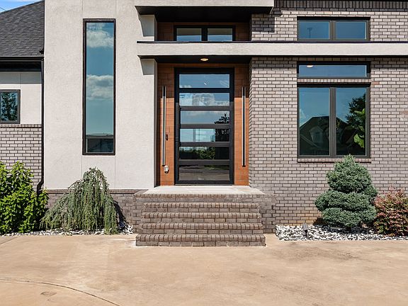 5th image of 556 Bay Point Dr