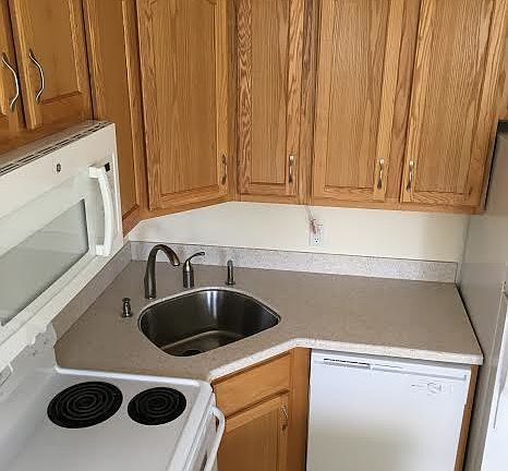 Full kitchen