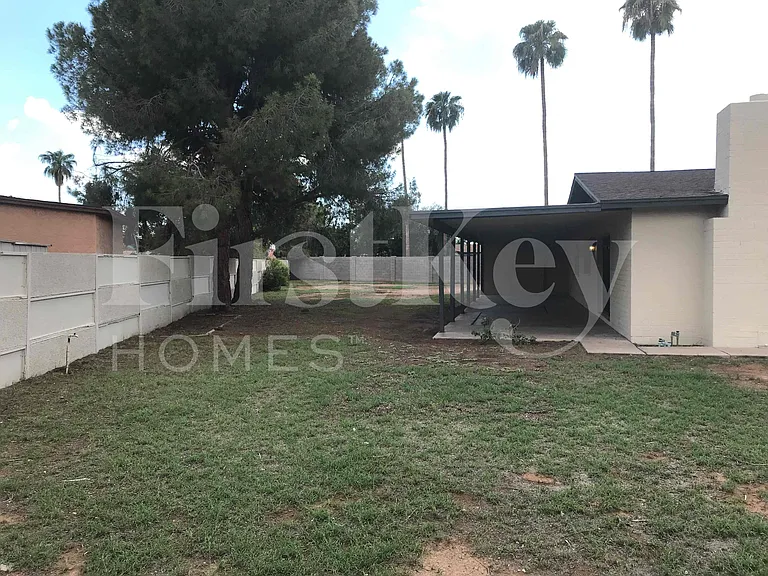 4809 W Laurel Ln — Photo 17