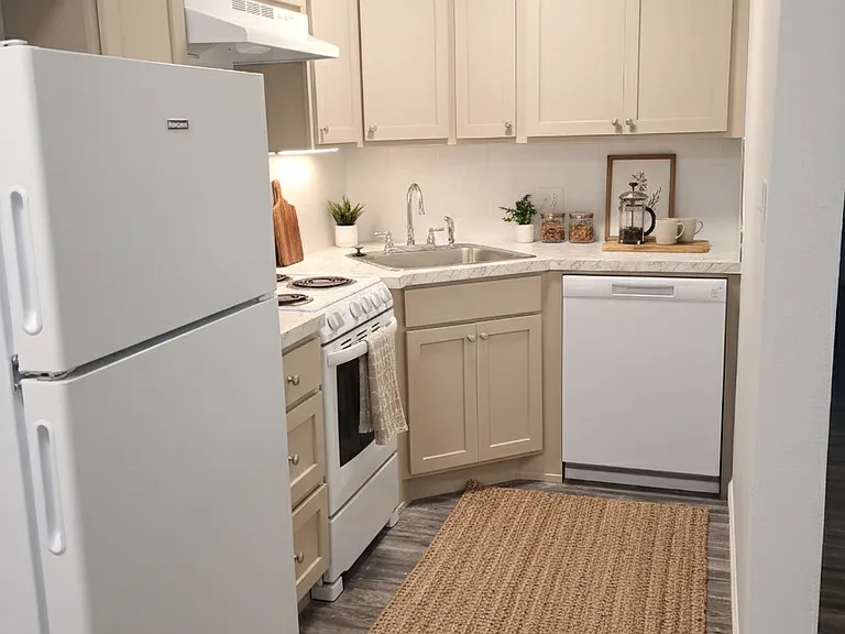 Malibu Apartments — Photo 15