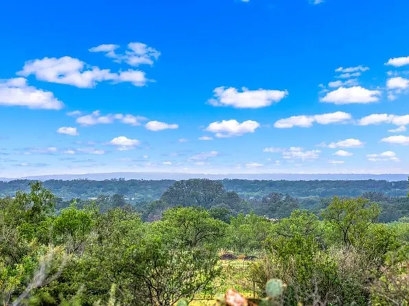 144 Regu Rd, Fredericksburg, TX 78624