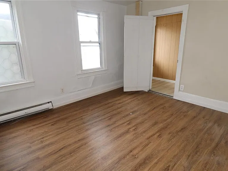 215 W Coal St — Photo 22