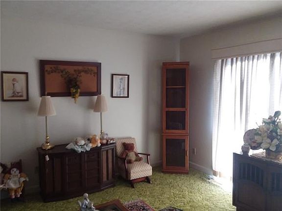 5th image of 1696 Oakmont Dr