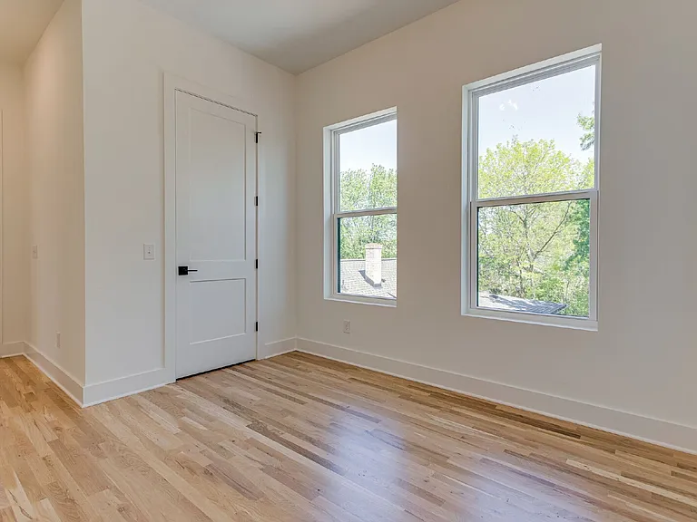 303 Riverside Dr #B — Photo 46