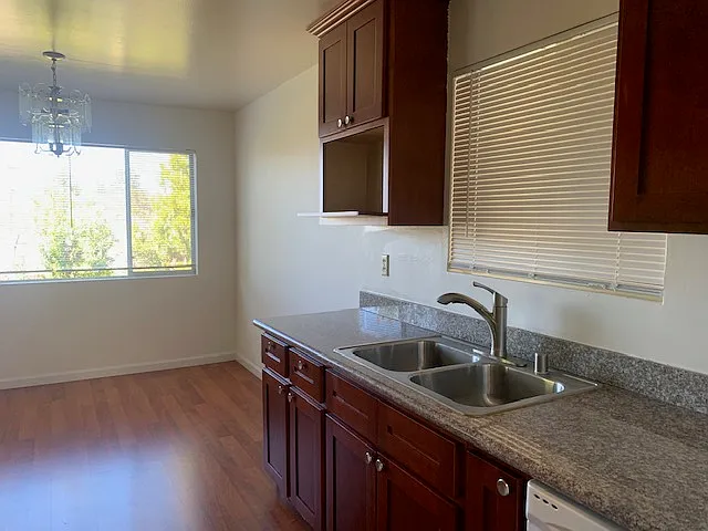 1920 Latham St #15 — Photo 4