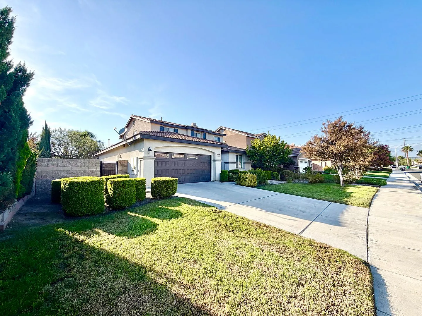 Spacious 4 Bedroom 3 Bathroom Home with Large Backyard! — Photo 2