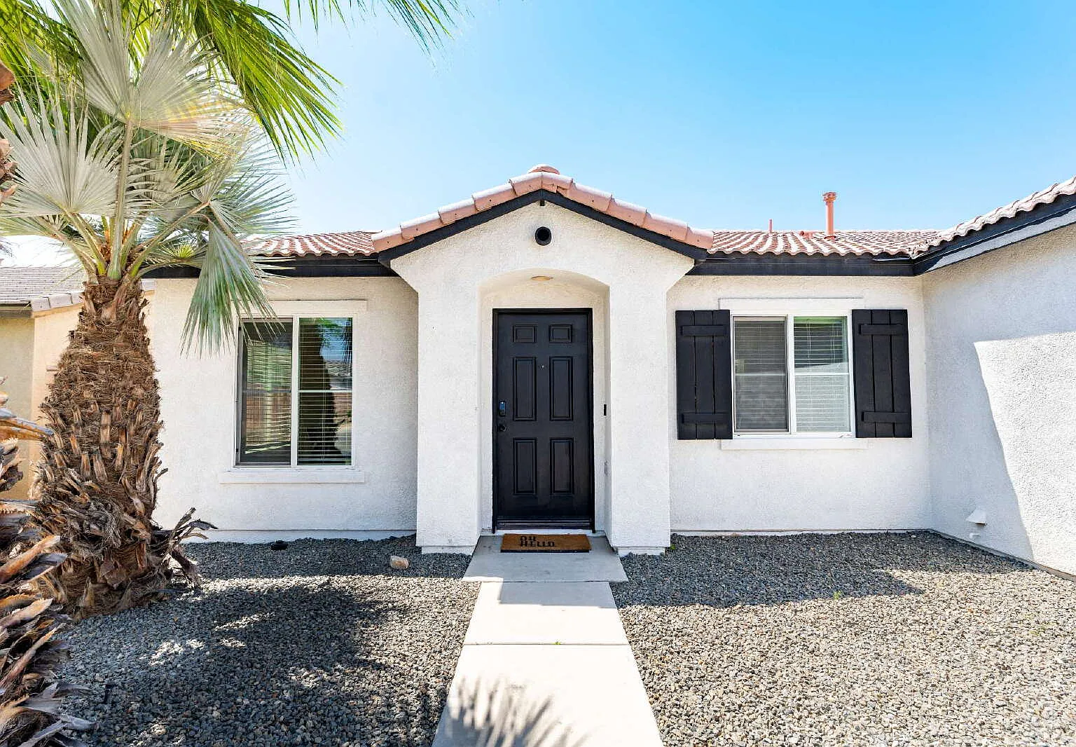 4 bed, 2.0 bath, 1841 sqft, $3,400 — Photo 2