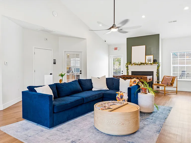 Britt Lake Apartments — Photo 18
