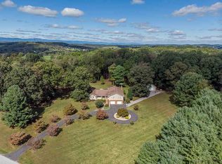 116 W Hill Farm Dr, Staunton, VA 24401