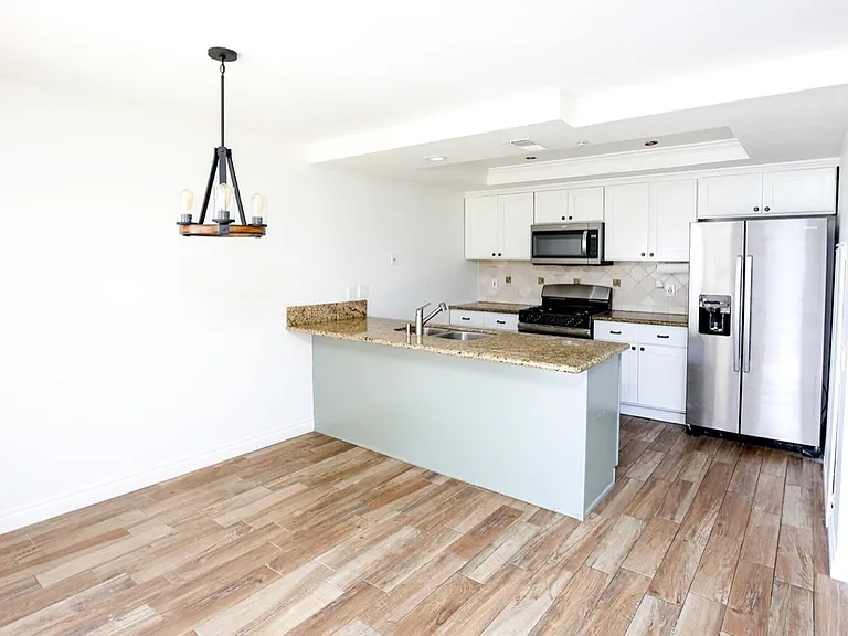 543 Victoria St #O — Photo 5