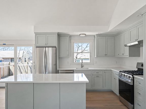 3rd image of 10 Winthrop Ave