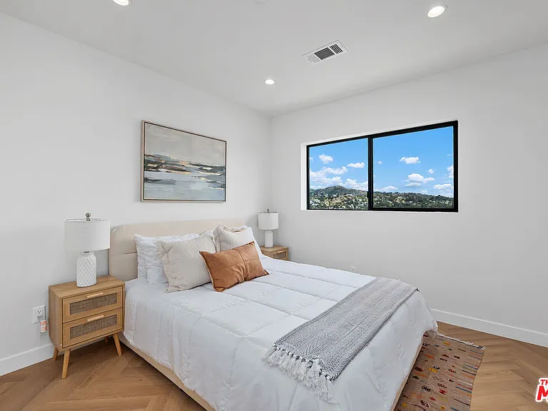 2043 Paramount Dr — Photo 6