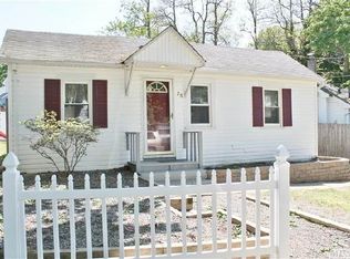 28 University Dr, Rocky Point, NY 11778