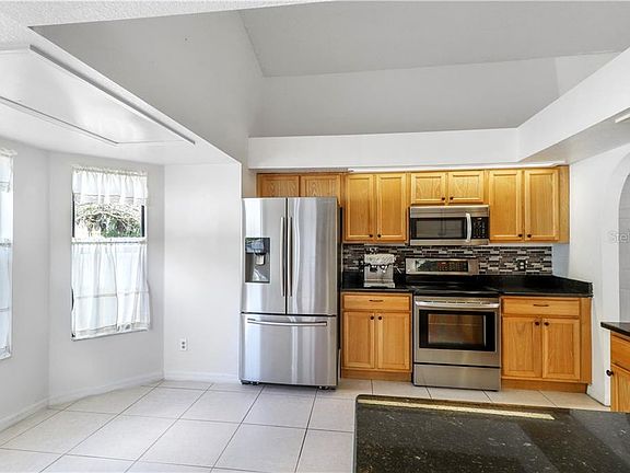 5th image of 405 Eagle Dr