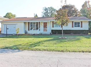 718 Berkshire Dr, Fostoria, OH 44830