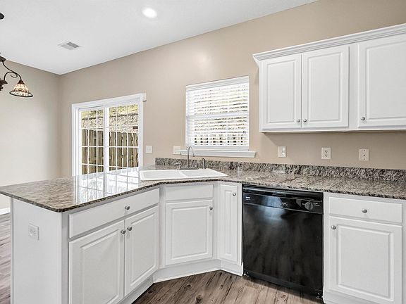 4th image of 105 Tuscany Ct