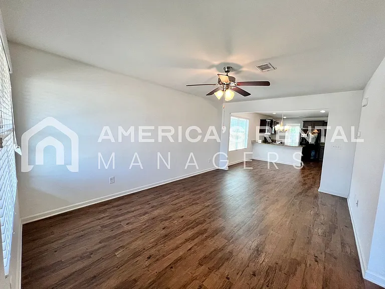 16406 Waterbury Ln — Photo 2