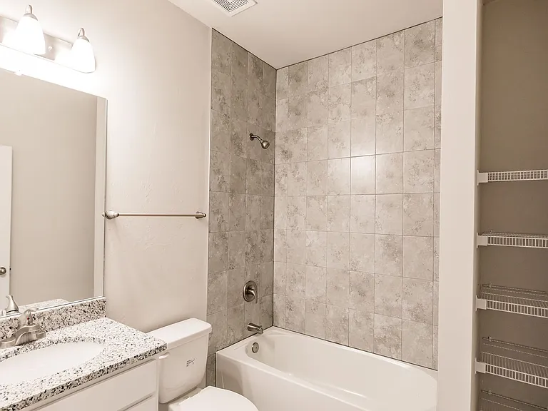 4243 NE 17th Ave — Photo 7