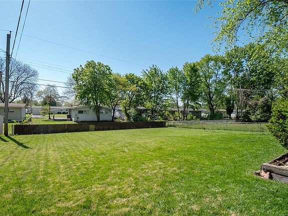 2nd image of 1320 Parakeet Ln