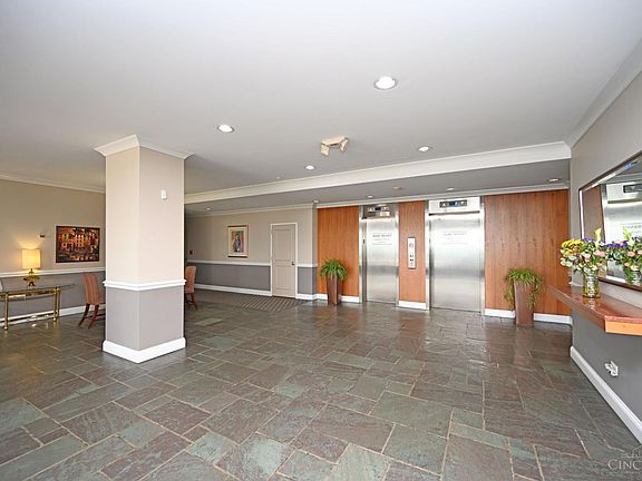 4th image of 2401 Ingleside Ave Unit 1D