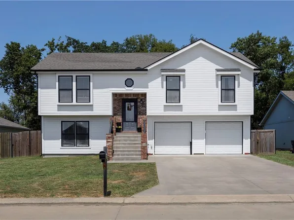 110 E John St, Coffeyville, KS 67337