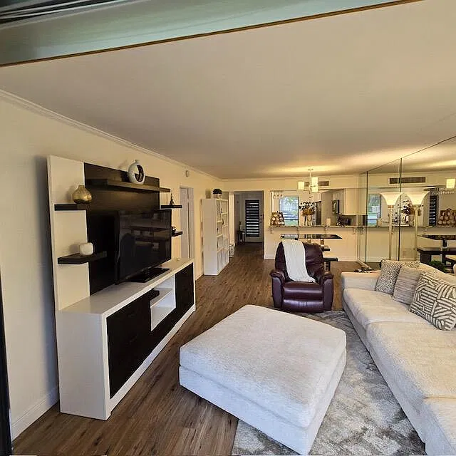 2 bed, 2.0 bath, 1180 sqft, $2,700 — Photo 4