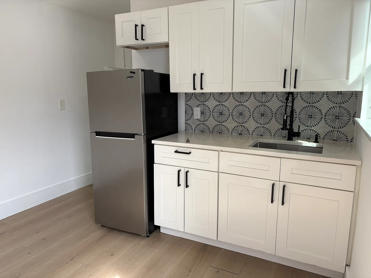 Studio, 300 sqft, $1,150 — Photo 2