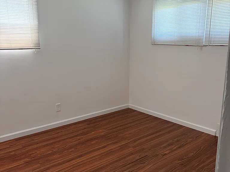 112 Wright Ave — Photo 6