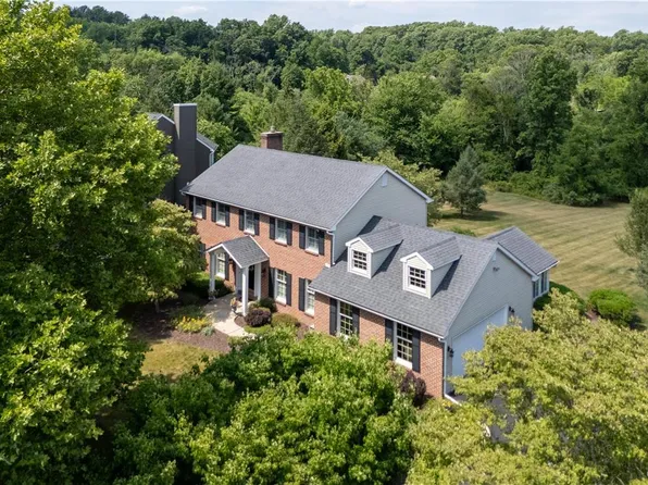 6187 Domarray St, Coopersburg, PA 18036