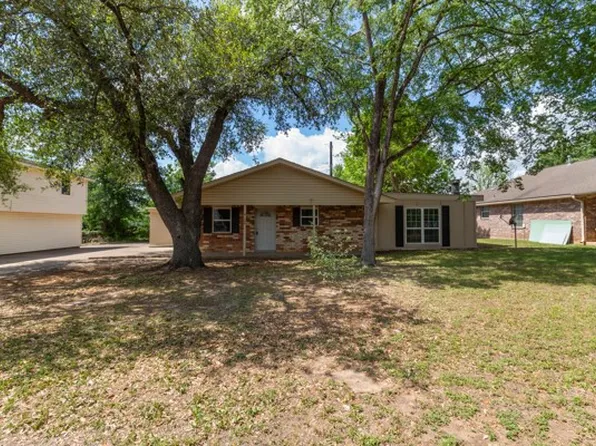 4104 Marsh St, Bryan, TX 77803