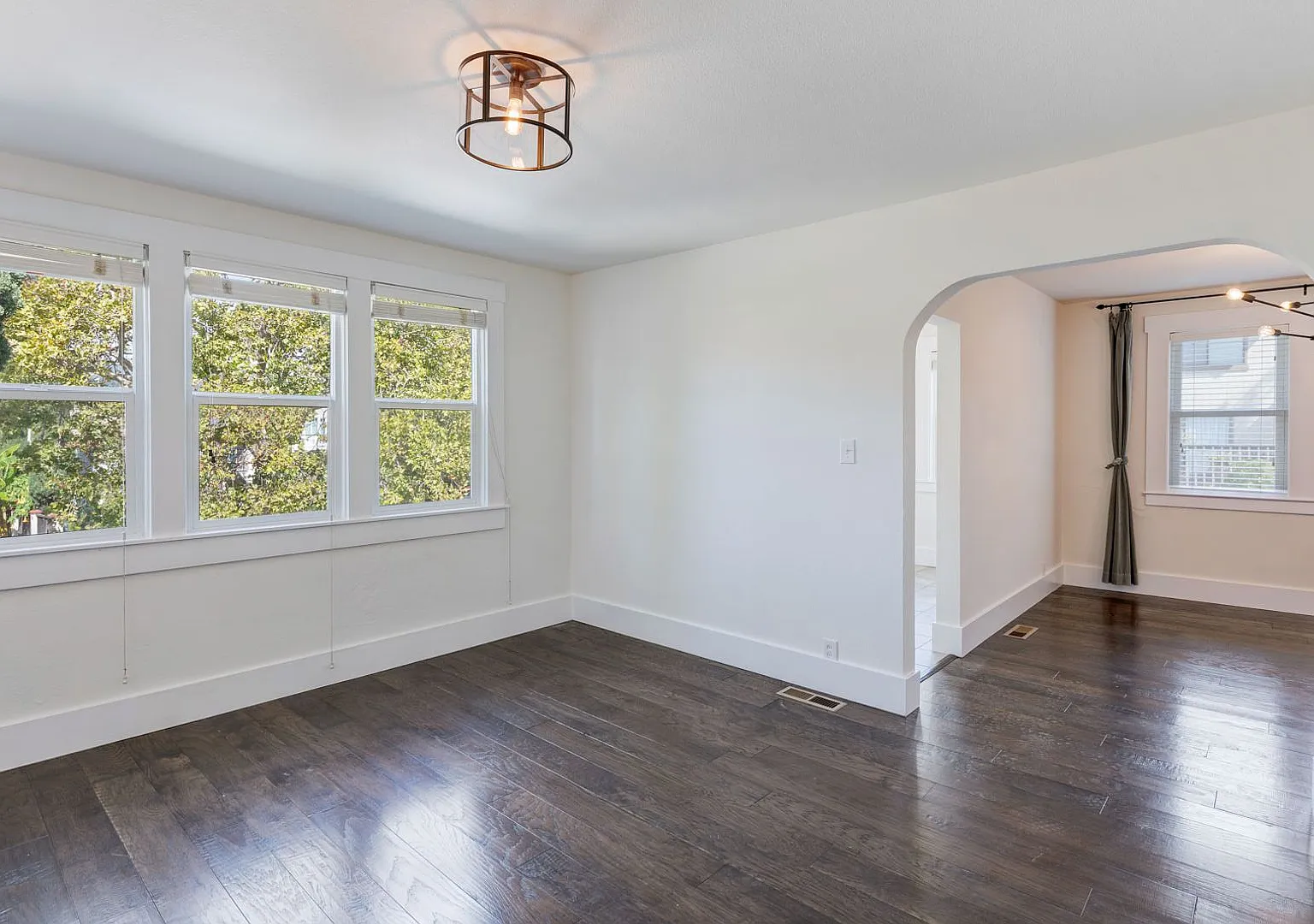Three Bedroom / Two Bath Home In Nice Neighborhood Close To Albert Park And Downtown — Photo 4
