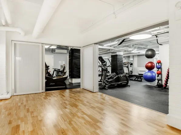 301 East 21st Street 01A image 8 of 9