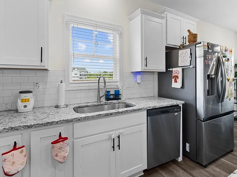 223 Collier Gate St — Photo 13