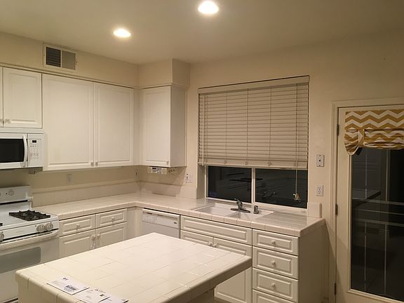 3rd image of 345 Coventry Cir