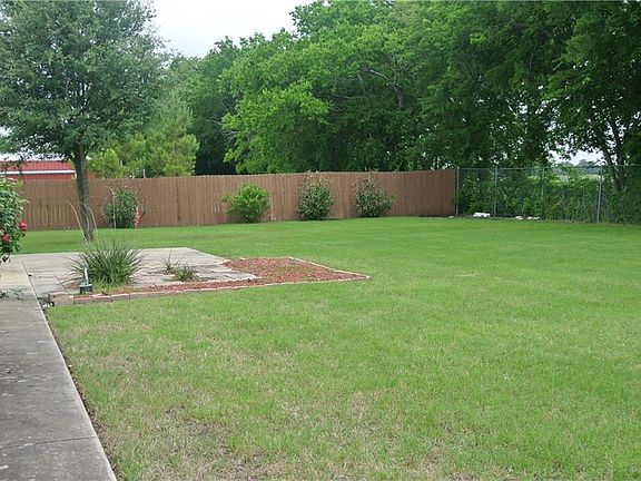 3rd image of 304 Country View Ln