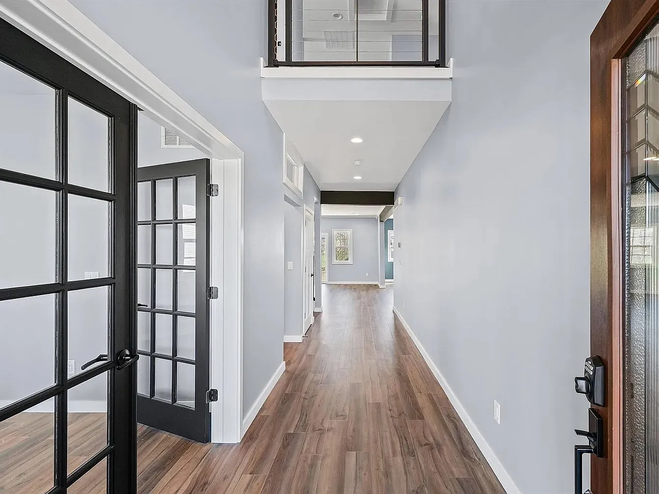 5 bed, 3045 sqft, $4,000 — Photo 3