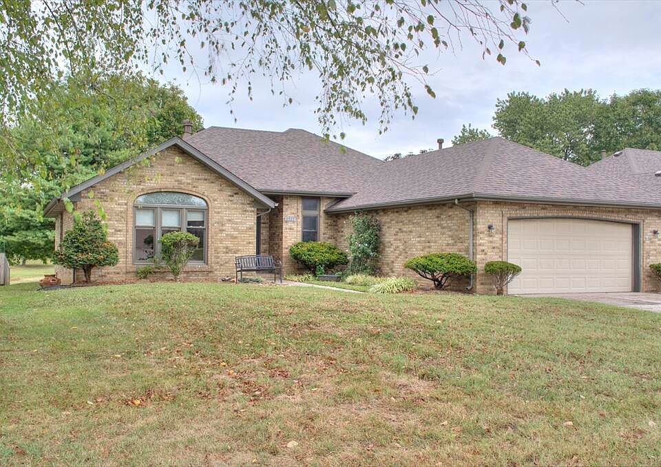 1st image of 2525 N Meadowlake Drive