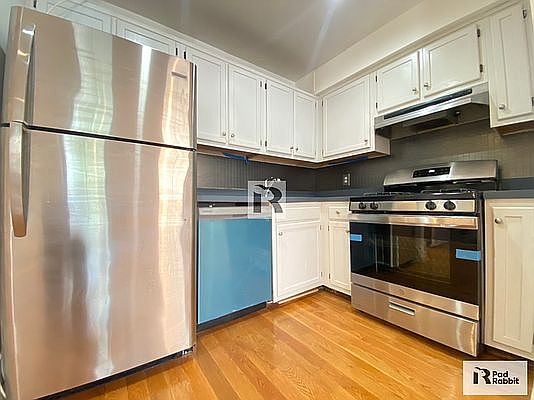 5th image of 450 Carlton Ave #2