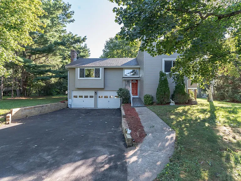 261 Skyline Dr — Photo 32