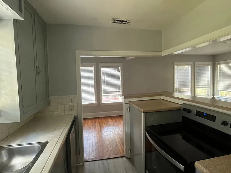 111 Columbia Dr #1 — Photo 8