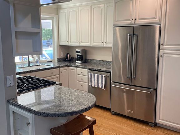 3rd image of 2060 Sterling Ave